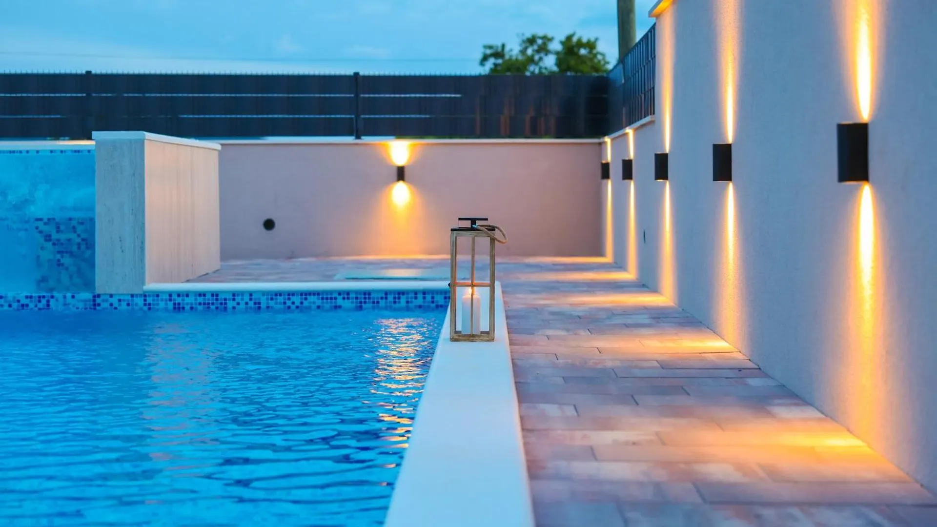 Villa Nada For 10 People With Pool & Integrated Whirlpool Galovac